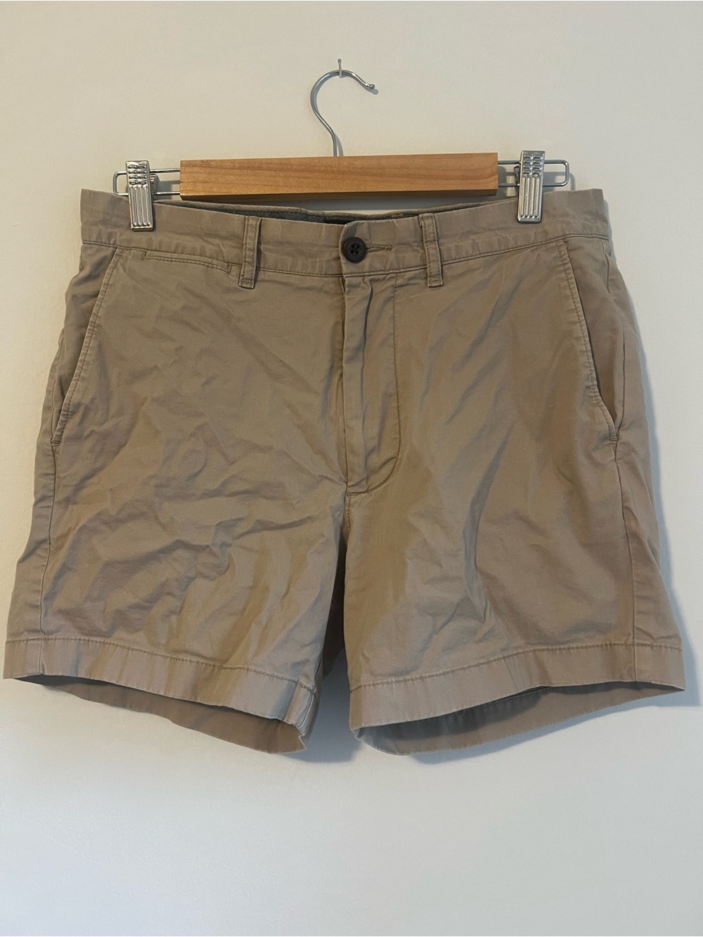 J. Crew Men's Flat Front Chino Shorts in Khaki